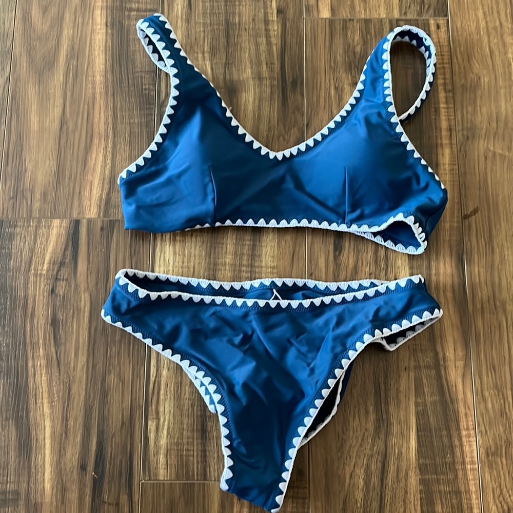 Cupshe suit blue and white crotchet trim sporty bikini